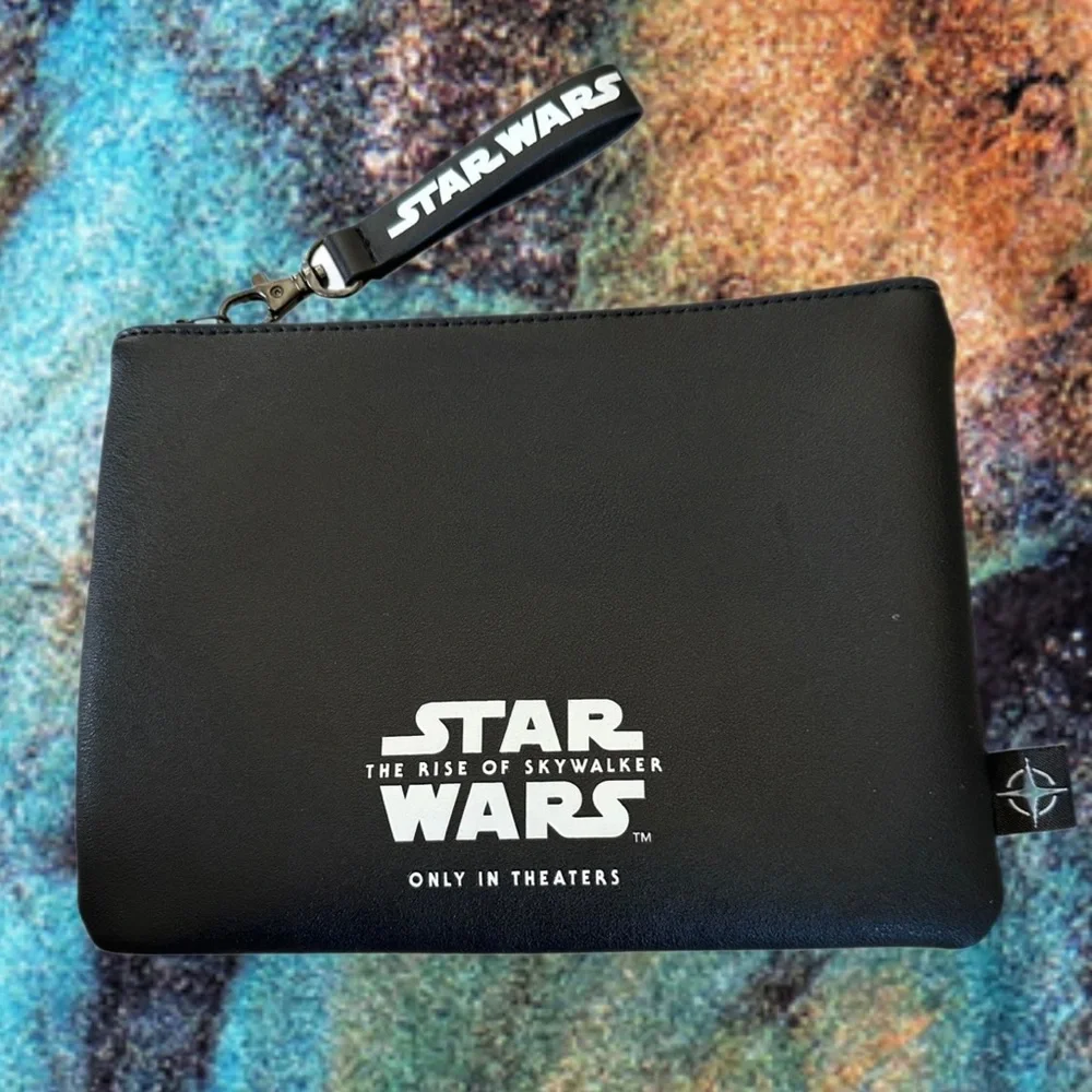 Star Wars Zip Cosmetic Pouch w/ Star Wars Rise of Skywalker Branding